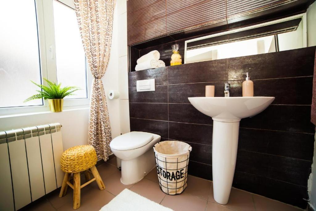 Guesthouse Smart بوخارست المظهر الخارجي الصورة