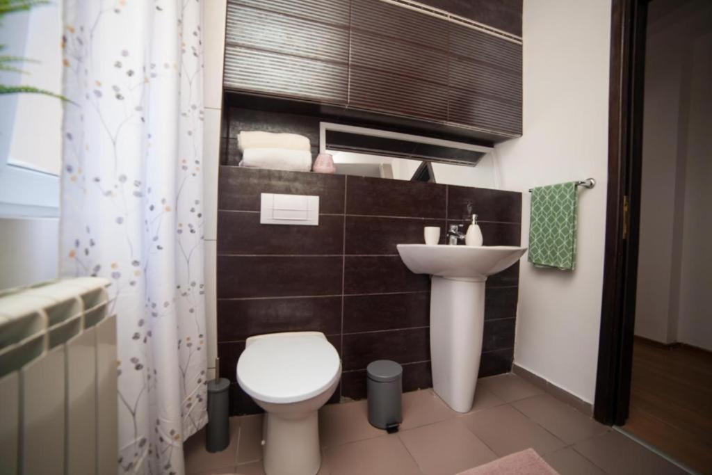 Guesthouse Smart بوخارست المظهر الخارجي الصورة